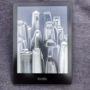Amazon Kindle Paperwhite Signature edition (32 GB) W/ clear case
